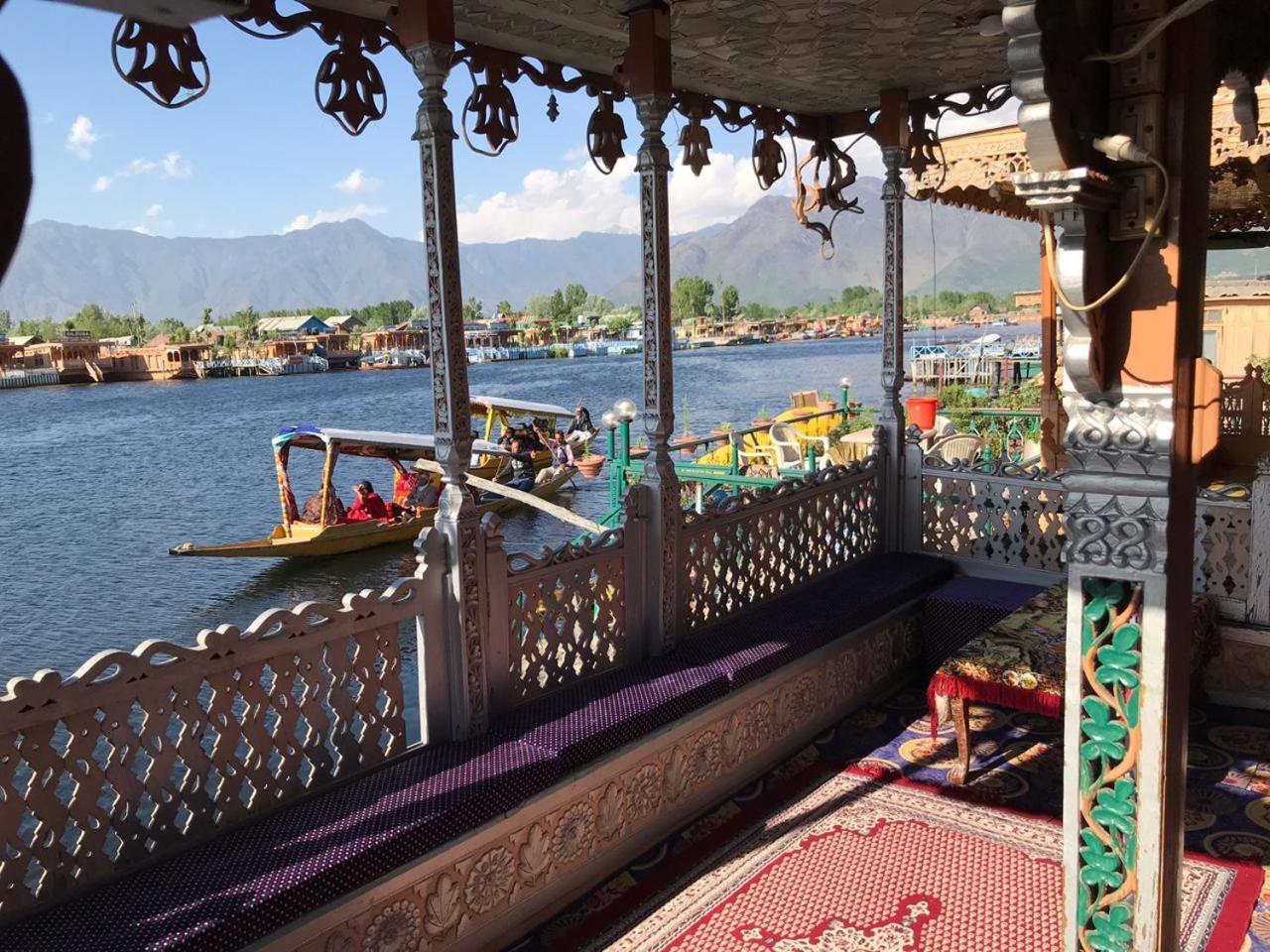 Young Bombay Premium Heritage Houseboat Srīnagar المظهر الخارجي الصورة