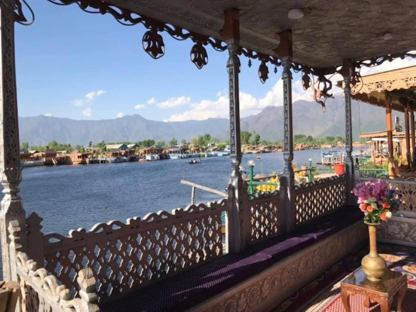 Young Bombay Premium Heritage Houseboat Srīnagar المظهر الخارجي الصورة