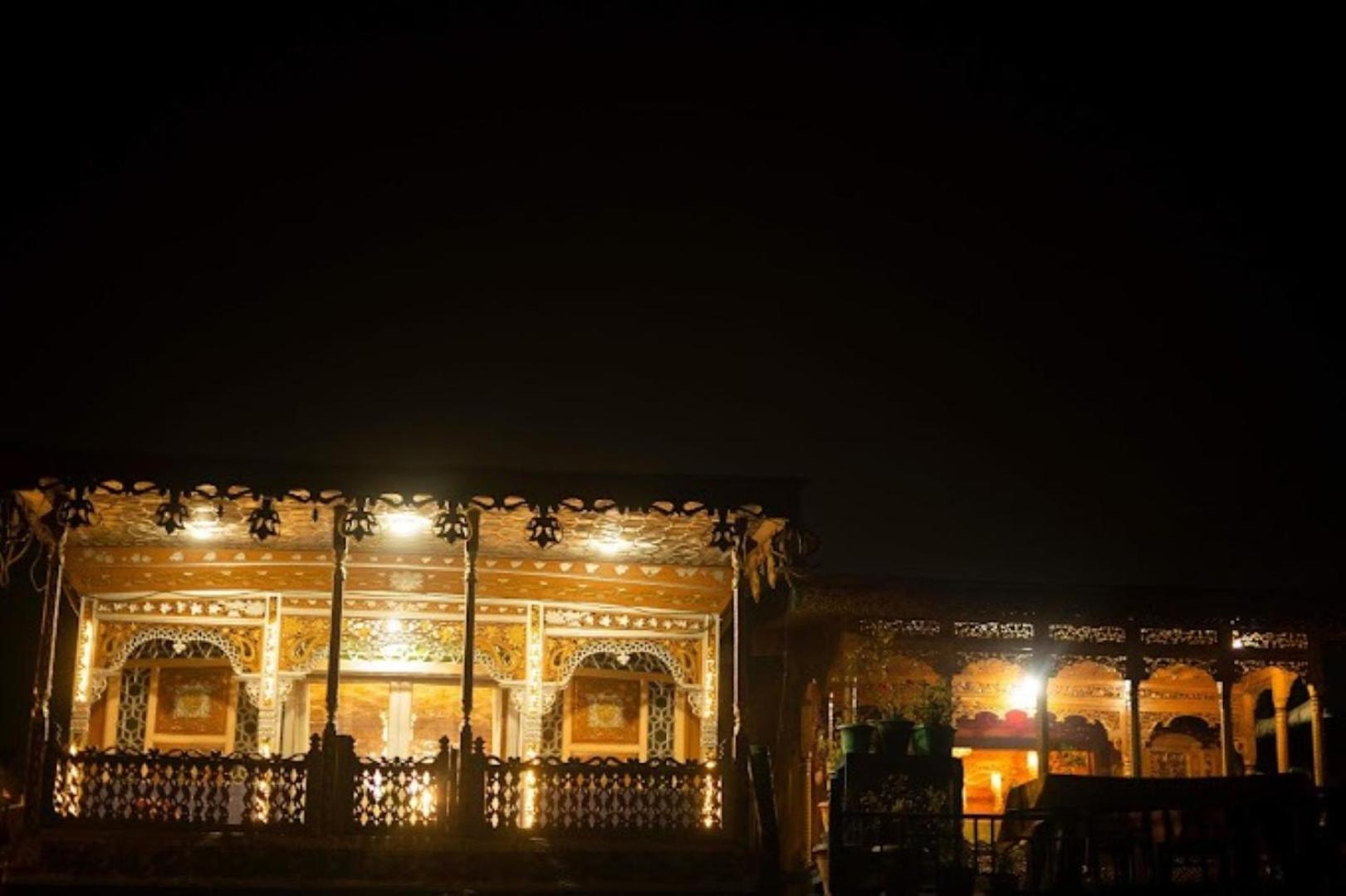 Young Bombay Premium Heritage Houseboat Srīnagar المظهر الخارجي الصورة