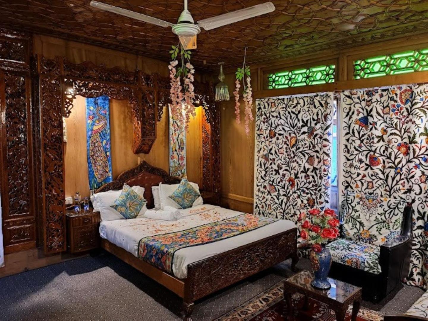 Young Bombay Premium Heritage Houseboat Srīnagar المظهر الخارجي الصورة