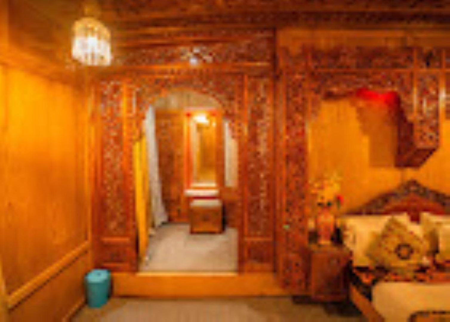 Young Bombay Premium Heritage Houseboat Srīnagar المظهر الخارجي الصورة